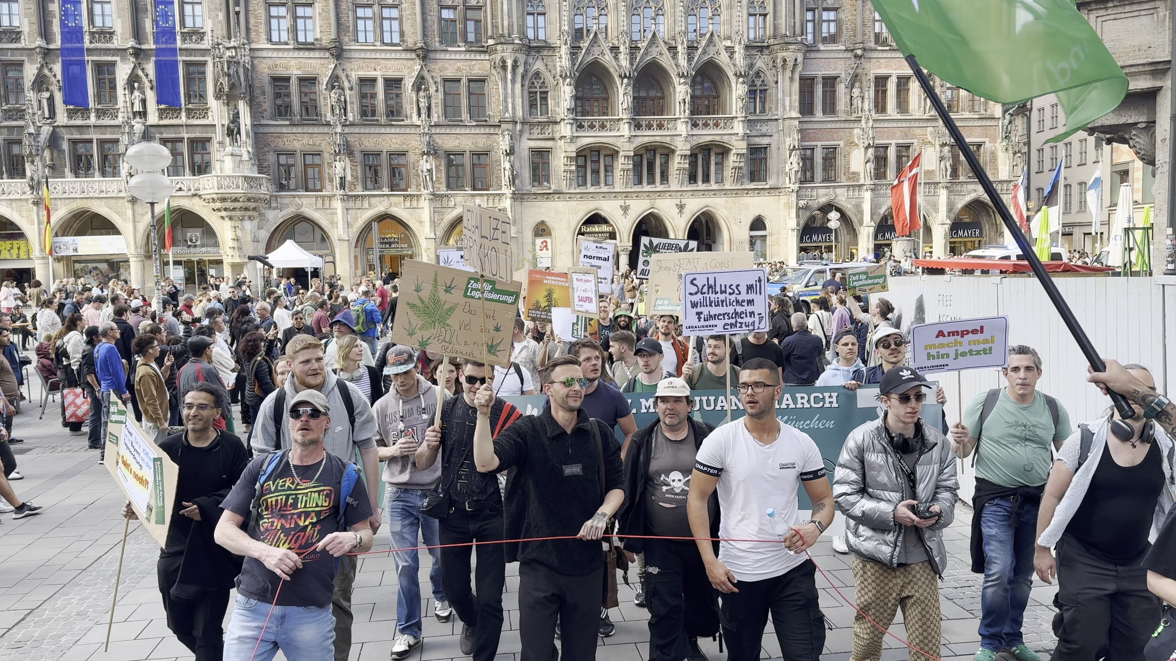 Global Marijuana March 2024: Über 2.500 Menschen demonstrierten für “Shops statt Cops”